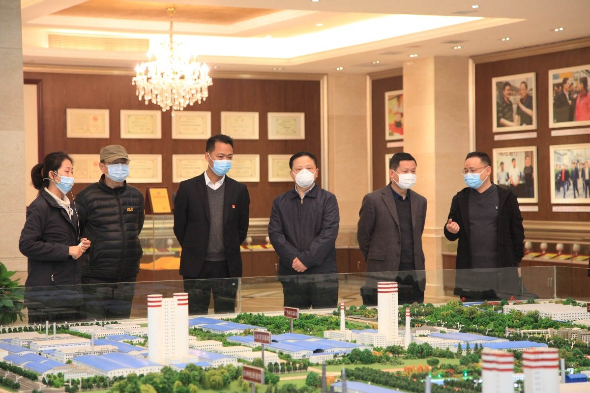 右三：省交通运输厅二级巡视员陈缅；左三：加拿大pc28预测党委书记李维峰.JPG