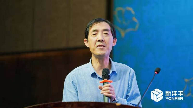 图片8农业农村部科学施肥专家组成员、河南农业大学教授叶优良作报告.jpg