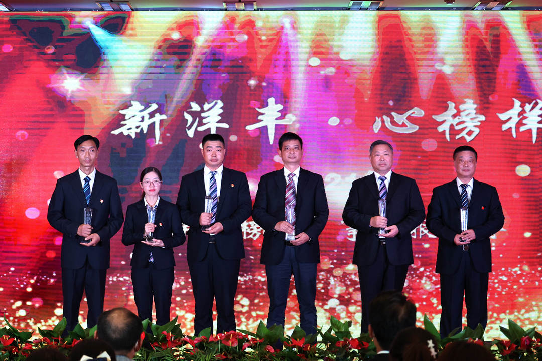 从左至右依次是杨兵箭，乔珊、秦军学夫妇，郑永宁，邱泽林，何月安.jpg